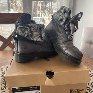 Dr. Martens Pewter Metallic
Amelie Foldover Boot